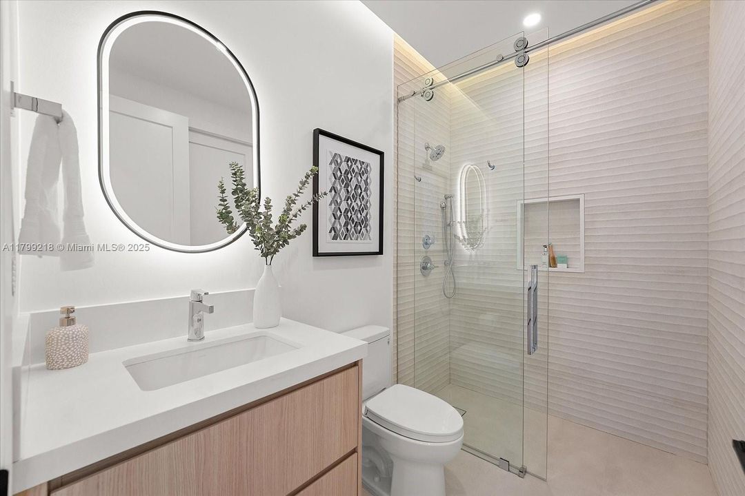 Recently Sold: $5,095,000 (6 beds, 6 baths, 5500 Square Feet)