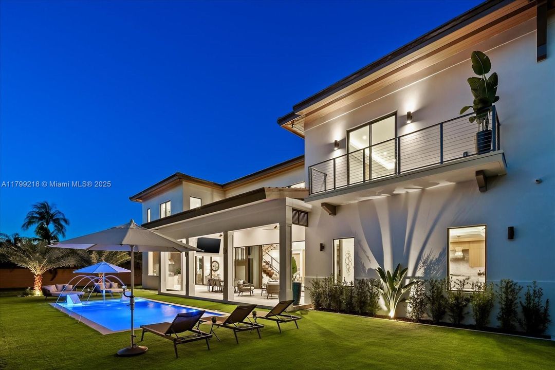 Recently Sold: $5,095,000 (6 beds, 6 baths, 5500 Square Feet)