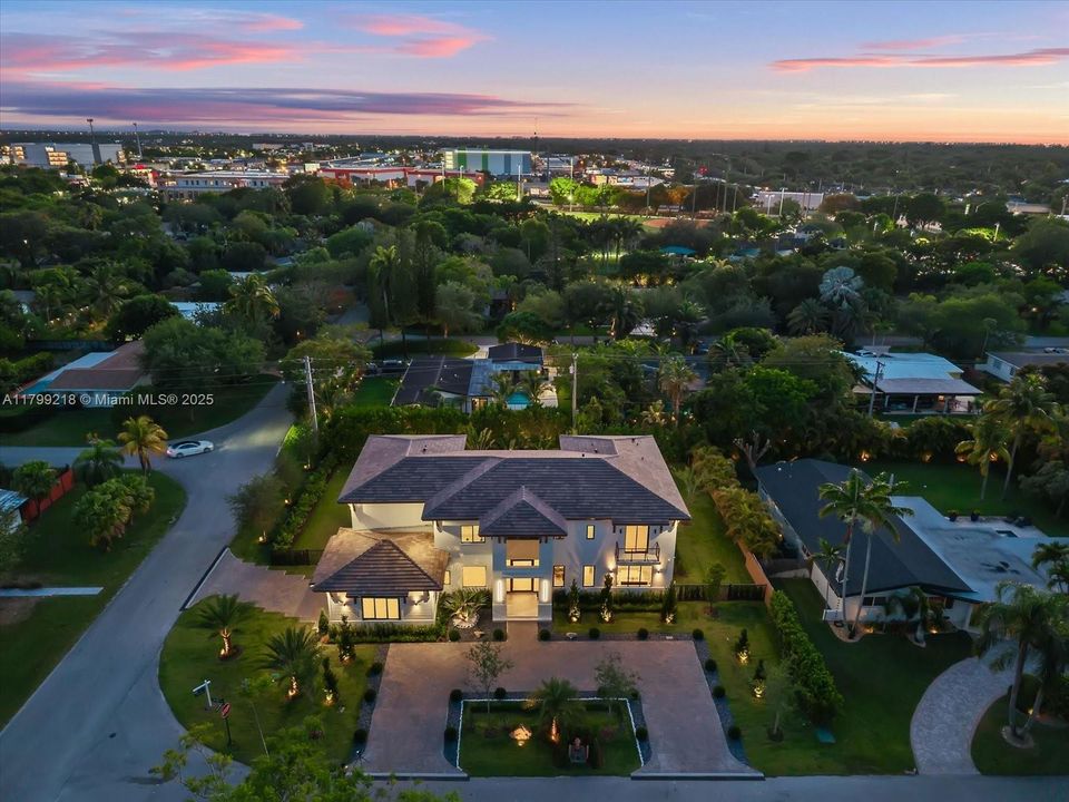 Recently Sold: $5,095,000 (6 beds, 6 baths, 5500 Square Feet)