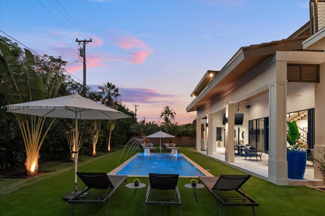 Recently Sold: $5,095,000 (6 beds, 6 baths, 5500 Square Feet)