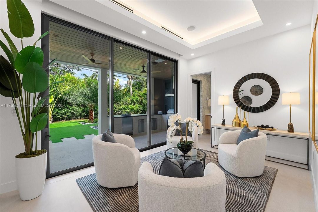 Recently Sold: $5,095,000 (6 beds, 6 baths, 5500 Square Feet)