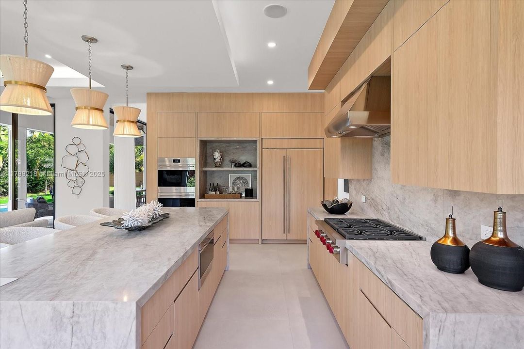 Recently Sold: $5,095,000 (6 beds, 6 baths, 5500 Square Feet)