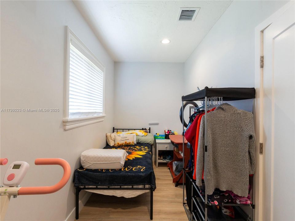 Recently Sold: $999,900 (3 beds, 2 baths, 0 Square Feet)