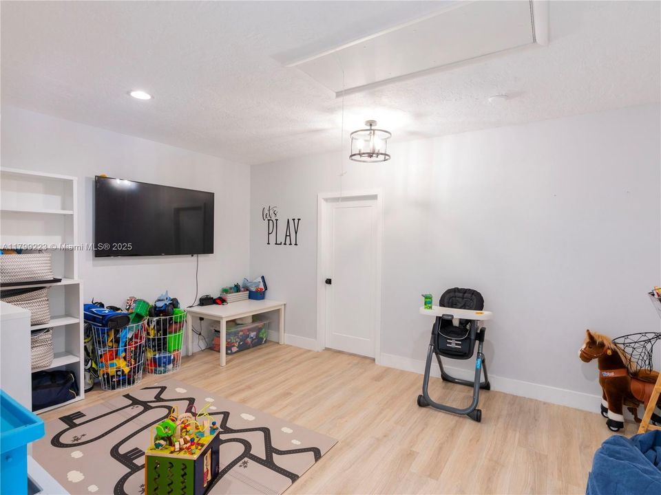 Recently Sold: $999,900 (3 beds, 2 baths, 0 Square Feet)