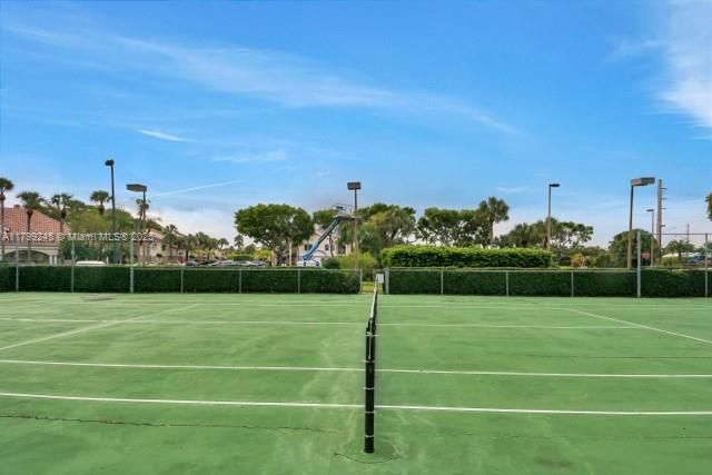 最近售出: $138,500 (1 贝兹, 1 浴室, 768 平方英尺)