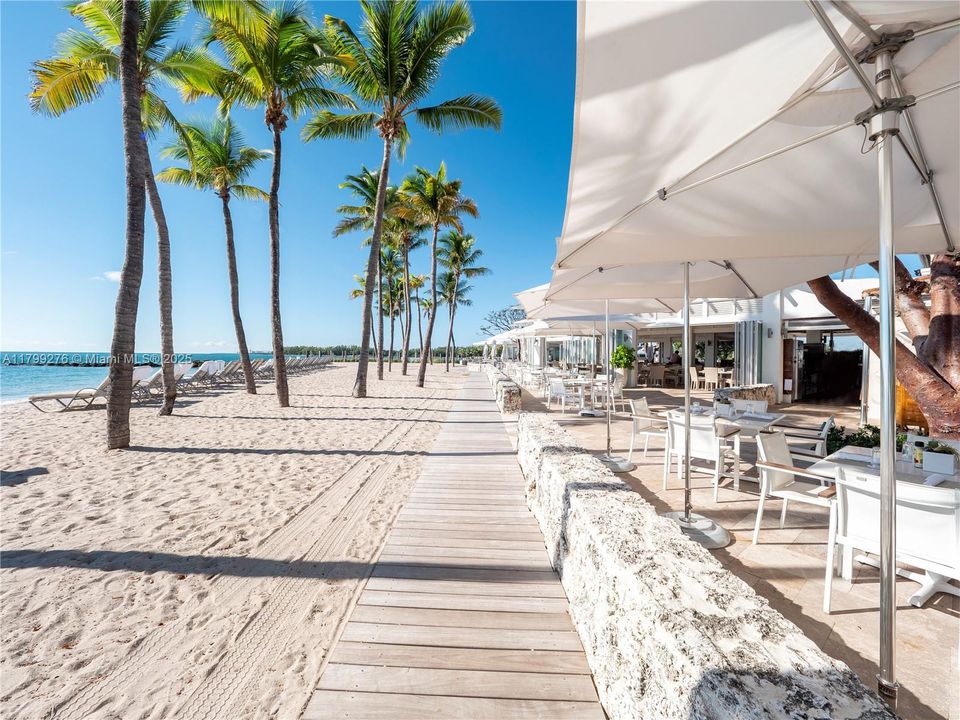 Active With Contract: $8,200,000 (3 beds, 2 baths, 2530 Square Feet)