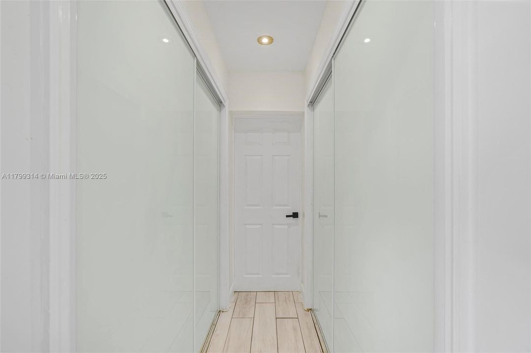 Под контрактом: $769,000 (3 спален, 2 ванн, 1614 Квадратных фут)