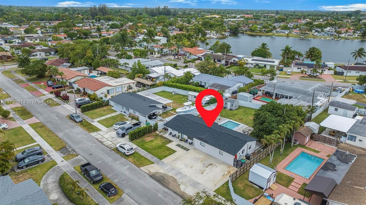 Под контрактом: $769,000 (3 спален, 2 ванн, 1614 Квадратных фут)