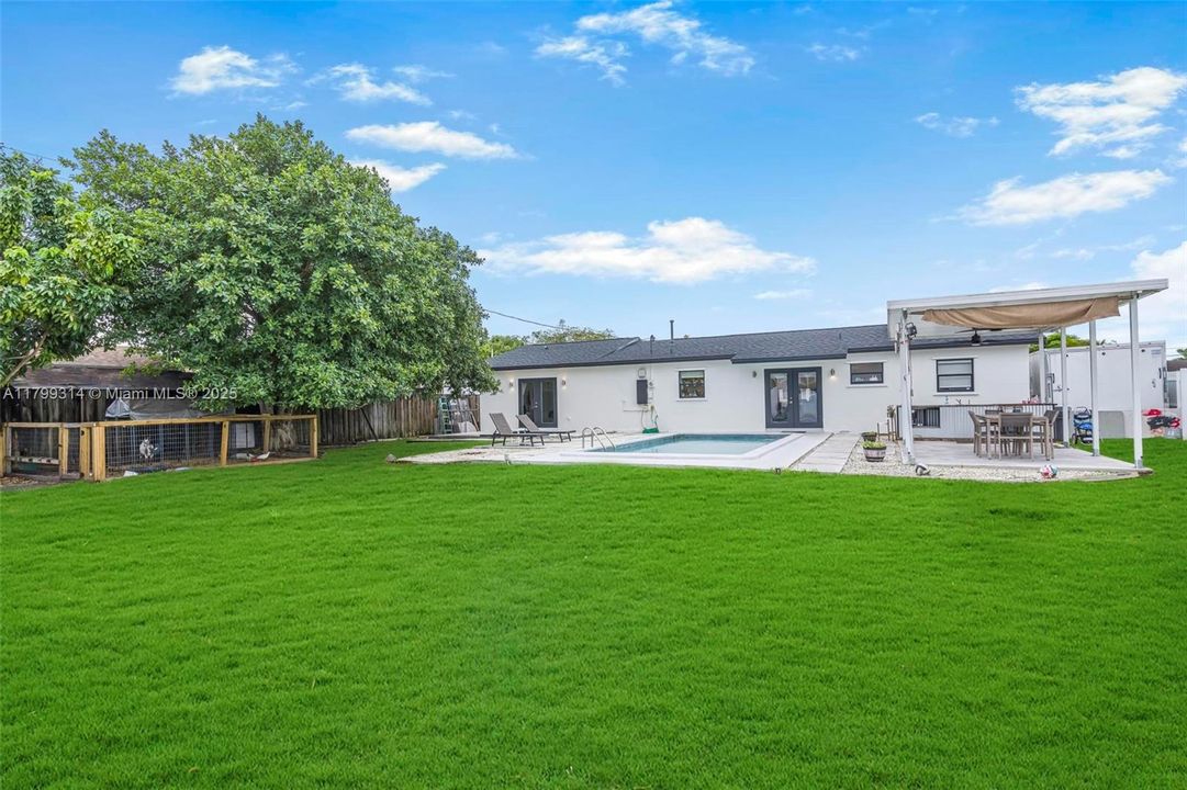 Под контрактом: $769,000 (3 спален, 2 ванн, 1614 Квадратных фут)