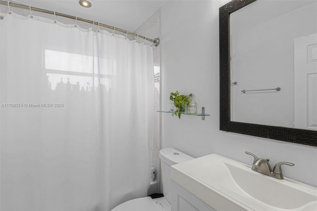 Под контрактом: $769,000 (3 спален, 2 ванн, 1614 Квадратных фут)