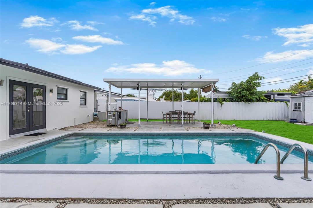 Под контрактом: $769,000 (3 спален, 2 ванн, 1614 Квадратных фут)