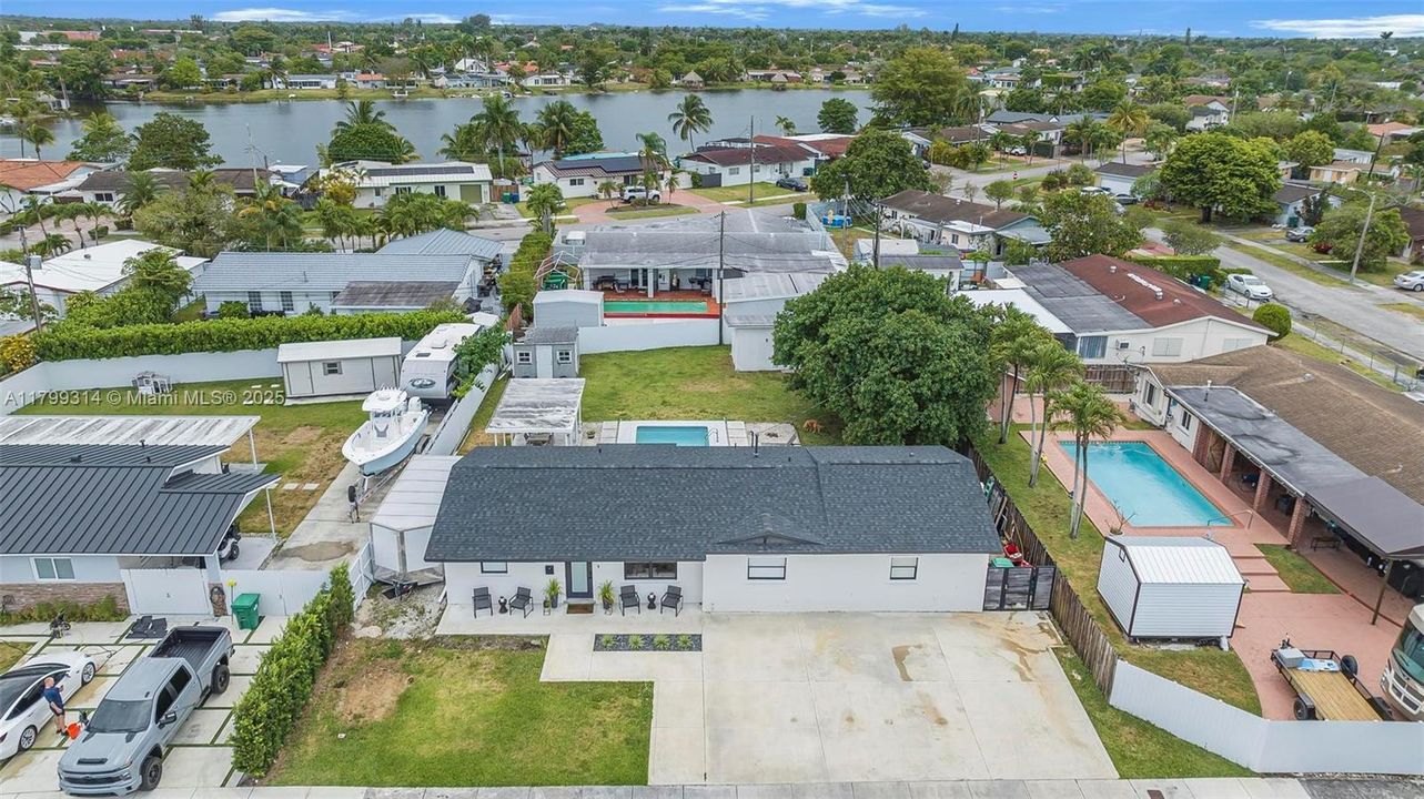 Под контрактом: $769,000 (3 спален, 2 ванн, 1614 Квадратных фут)