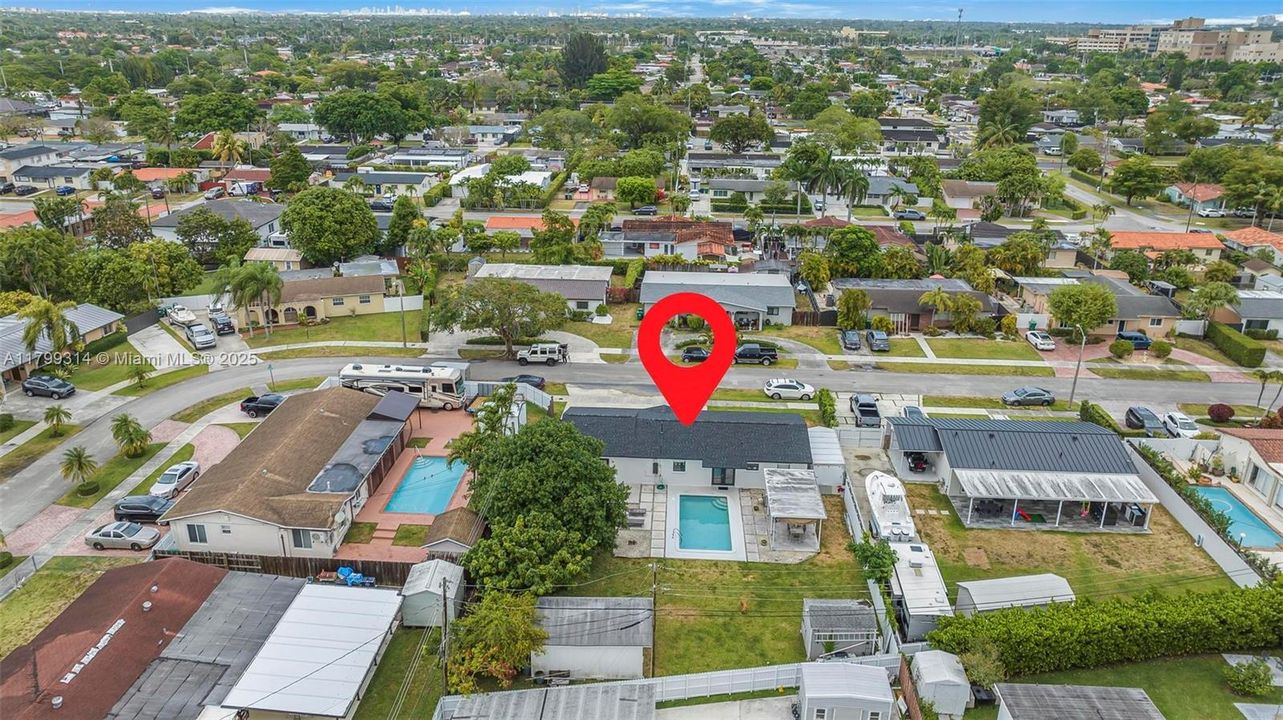 Под контрактом: $769,000 (3 спален, 2 ванн, 1614 Квадратных фут)