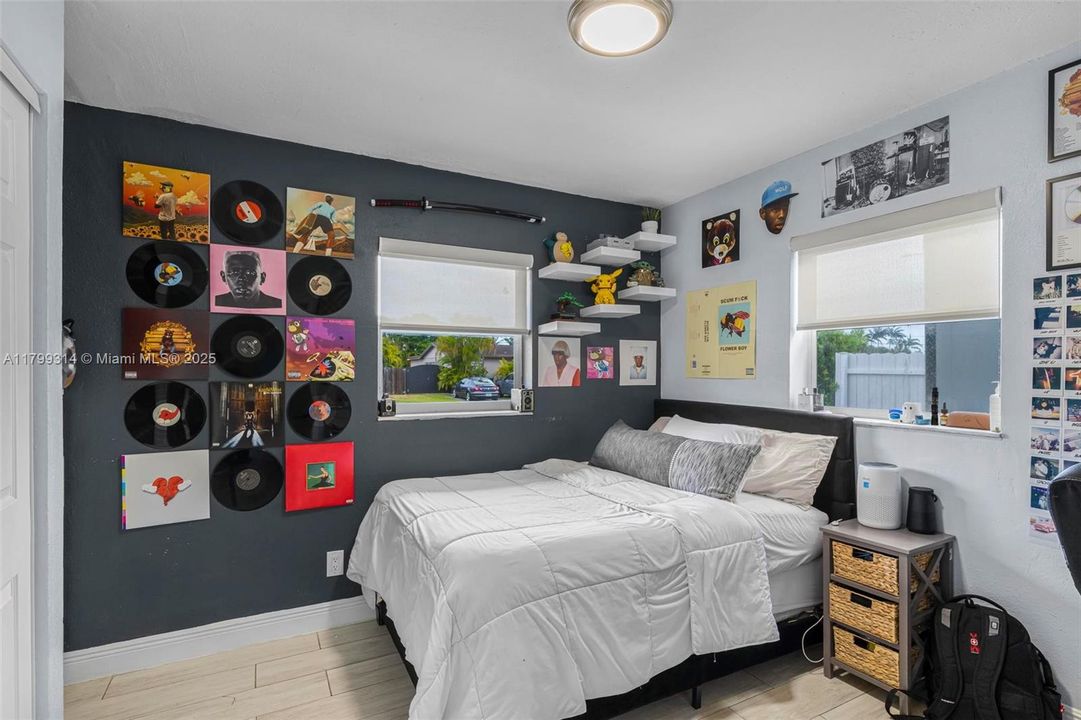 Под контрактом: $769,000 (3 спален, 2 ванн, 1614 Квадратных фут)