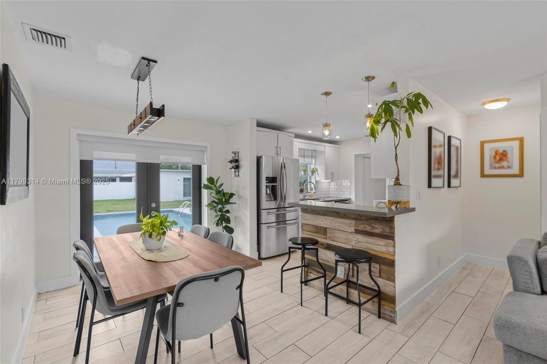 Под контрактом: $769,000 (3 спален, 2 ванн, 1614 Квадратных фут)