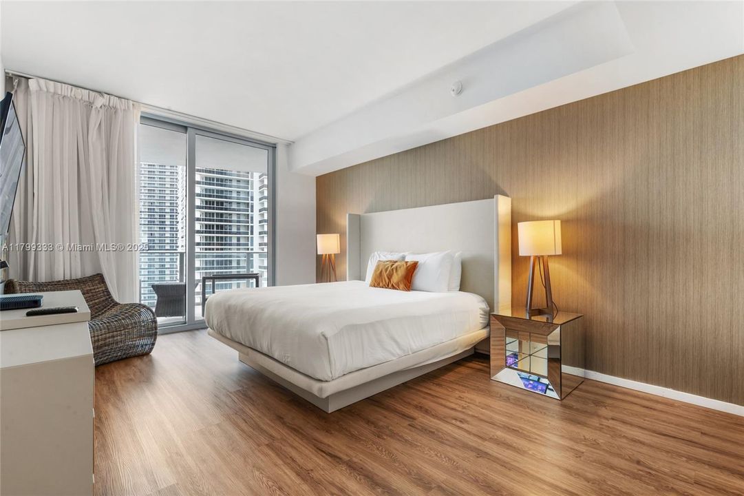 For Rent: $5,500 (1 beds, 1 baths, 852 Square Feet)