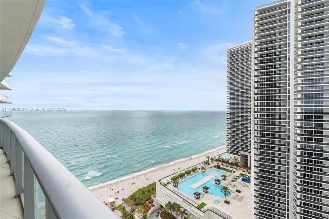 For Rent: $5,500 (1 beds, 1 baths, 852 Square Feet)