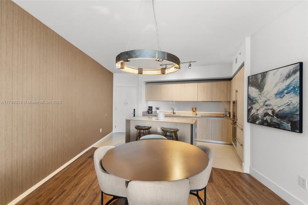 For Rent: $5,500 (1 beds, 1 baths, 852 Square Feet)