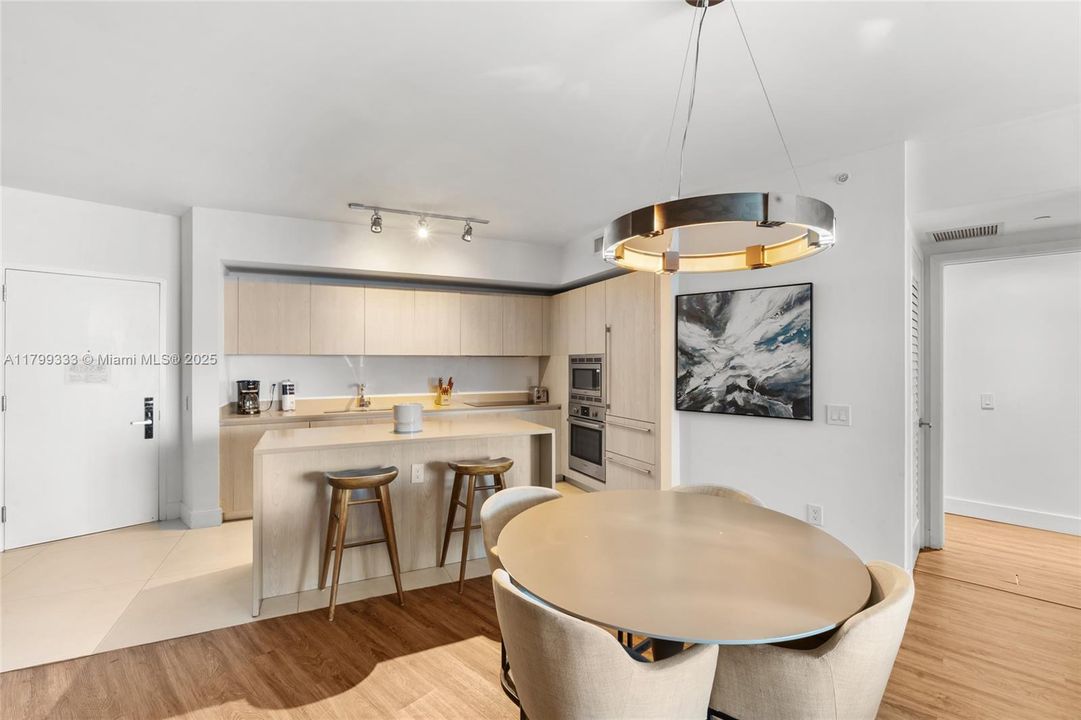 For Rent: $5,500 (1 beds, 1 baths, 852 Square Feet)