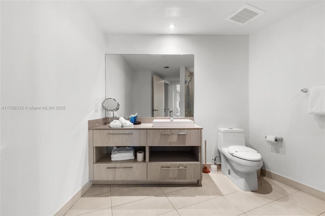 For Rent: $5,500 (1 beds, 1 baths, 852 Square Feet)