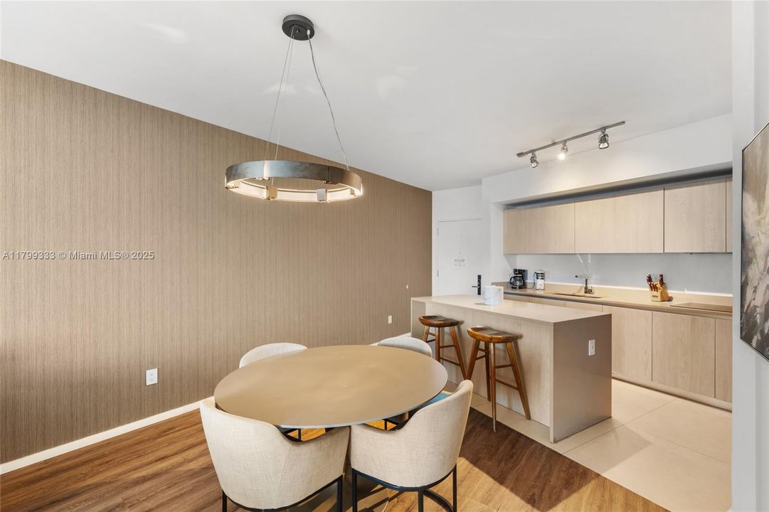 For Rent: $5,500 (1 beds, 1 baths, 852 Square Feet)