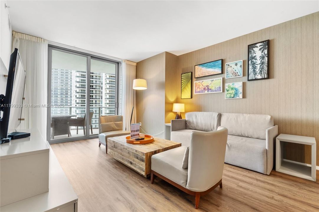 For Rent: $5,500 (1 beds, 1 baths, 852 Square Feet)