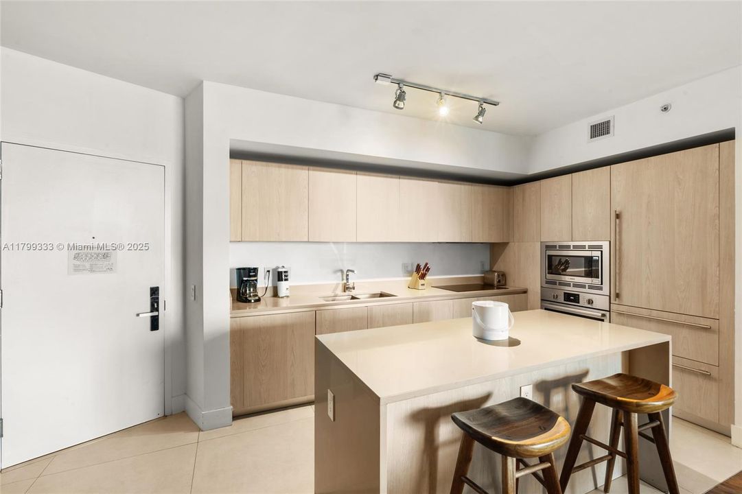 For Rent: $5,500 (1 beds, 1 baths, 852 Square Feet)