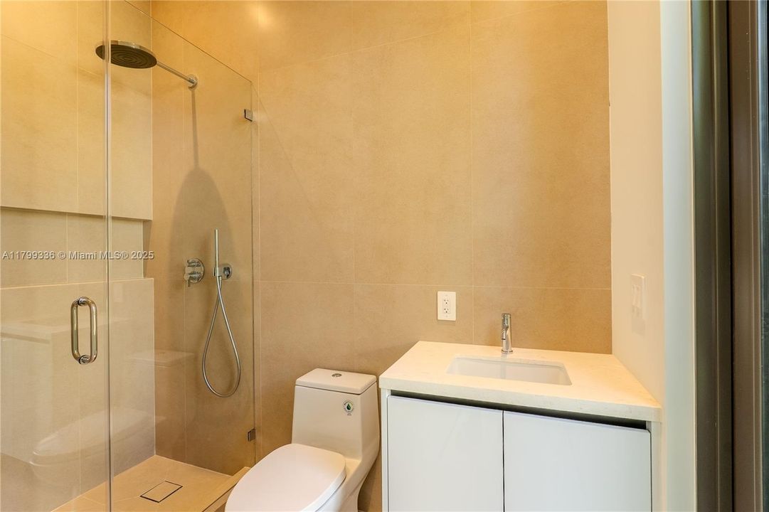 For Sale: $3,199,000 (5 beds, 5 baths, 4255 Square Feet)