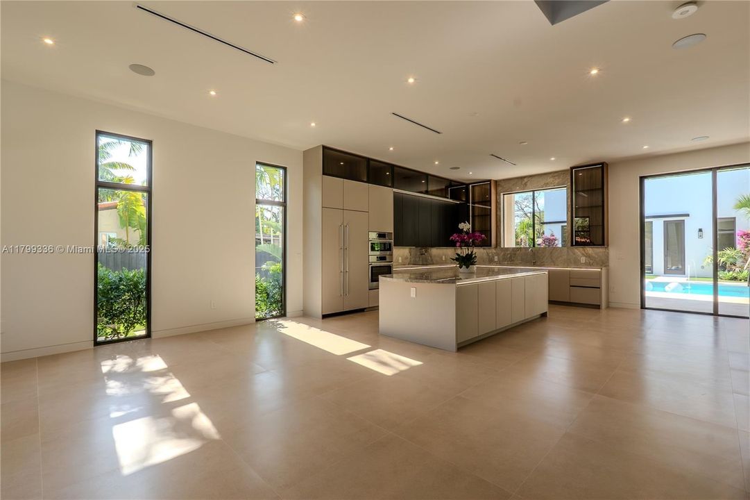 For Sale: $3,199,000 (5 beds, 5 baths, 4255 Square Feet)