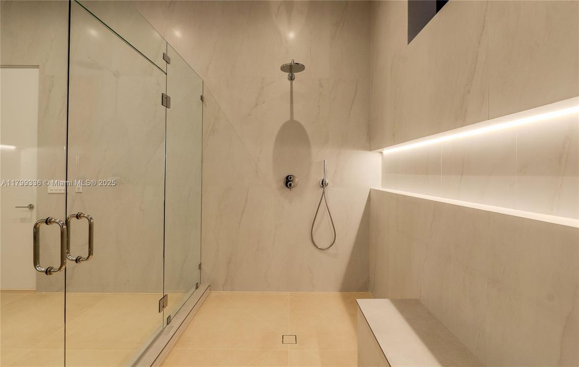 For Sale: $3,199,000 (5 beds, 5 baths, 4255 Square Feet)