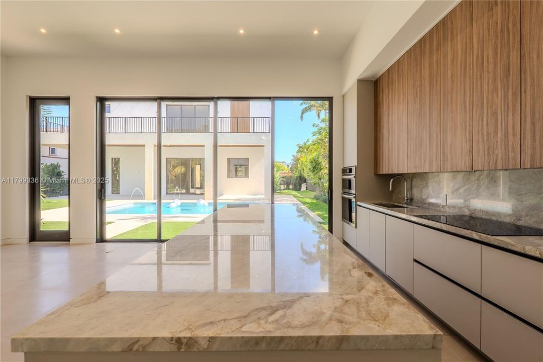 For Sale: $3,199,000 (5 beds, 5 baths, 4255 Square Feet)