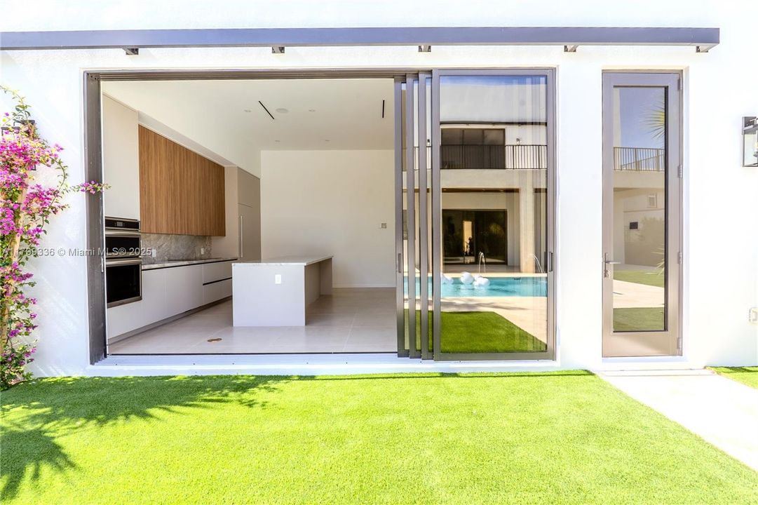 For Sale: $3,199,000 (5 beds, 5 baths, 4255 Square Feet)