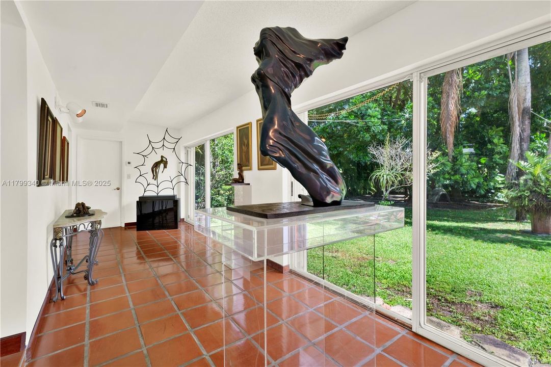 Vendido Recientemente: $2,485,000 (3 camas, 2 baños, 3293 Pies cuadrados)