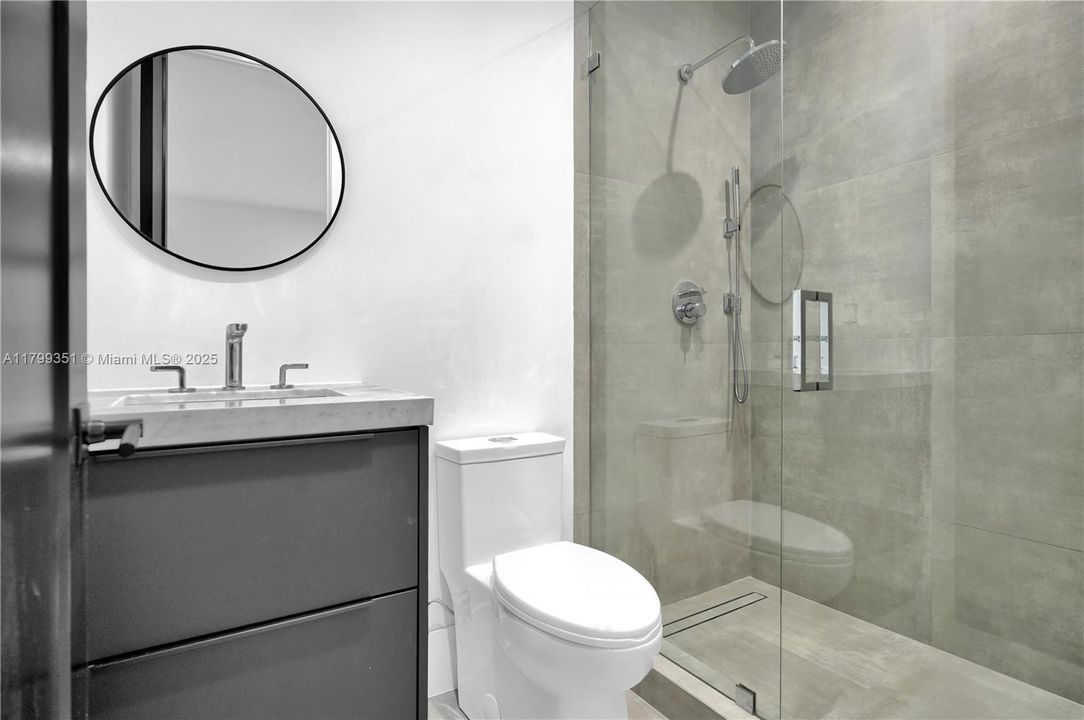 For Sale: $2,799,000 (5 beds, 5 baths, 2870 Square Feet)