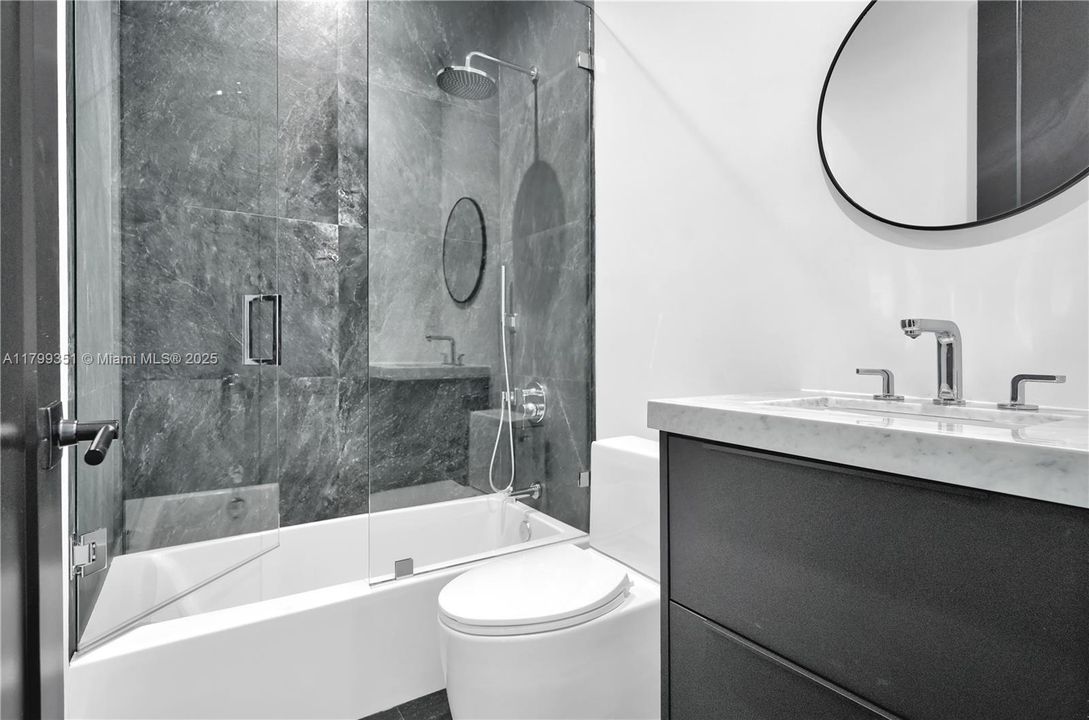 For Sale: $2,799,000 (5 beds, 5 baths, 2870 Square Feet)