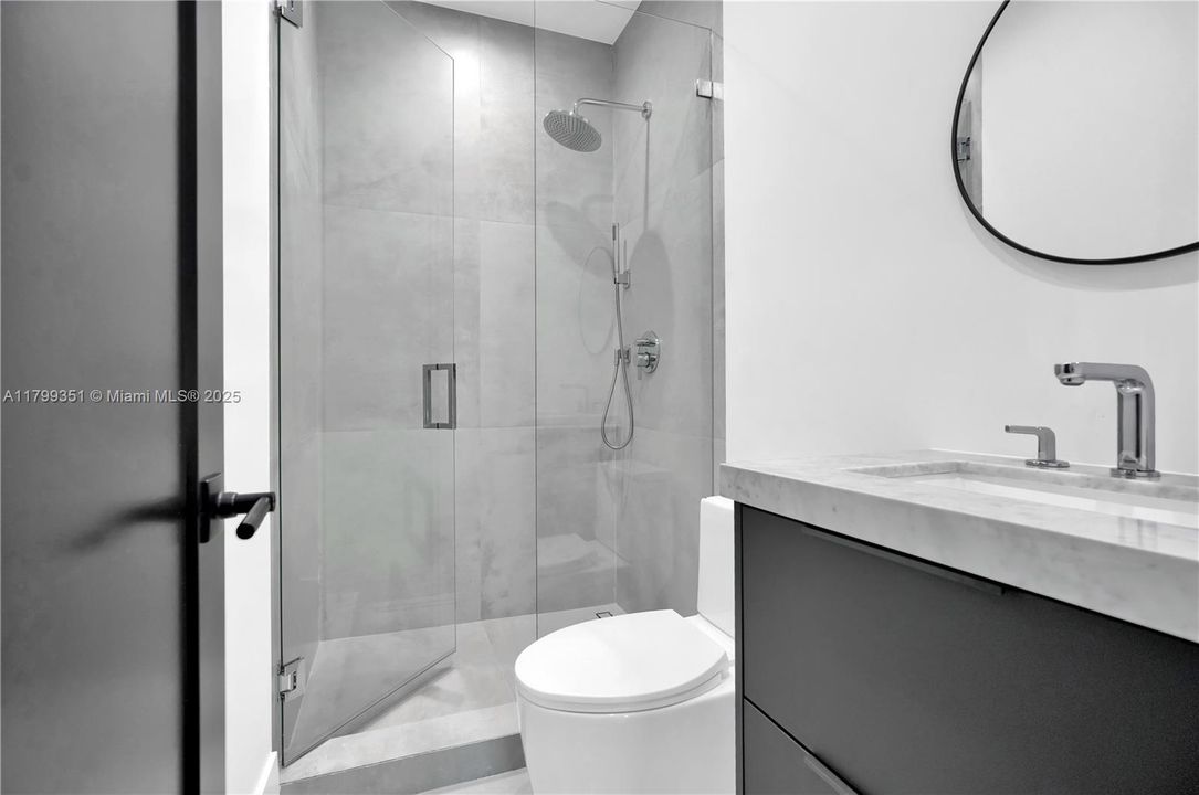 For Sale: $2,799,000 (5 beds, 5 baths, 2870 Square Feet)