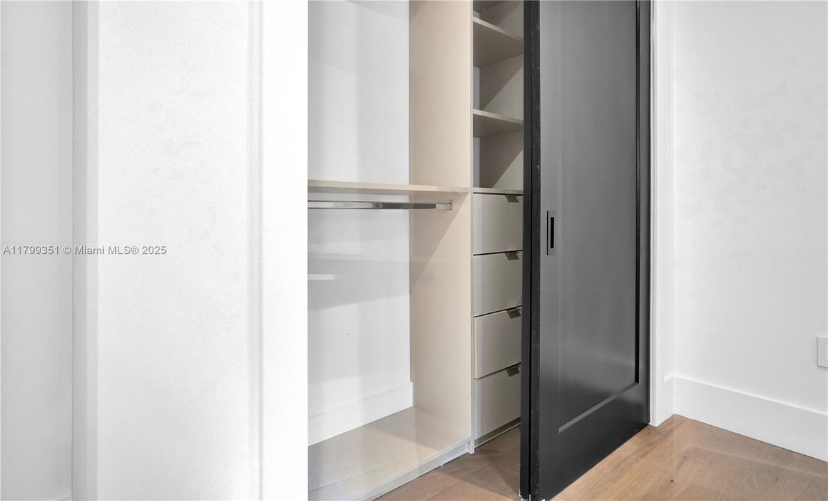 For Sale: $2,799,000 (5 beds, 5 baths, 2870 Square Feet)