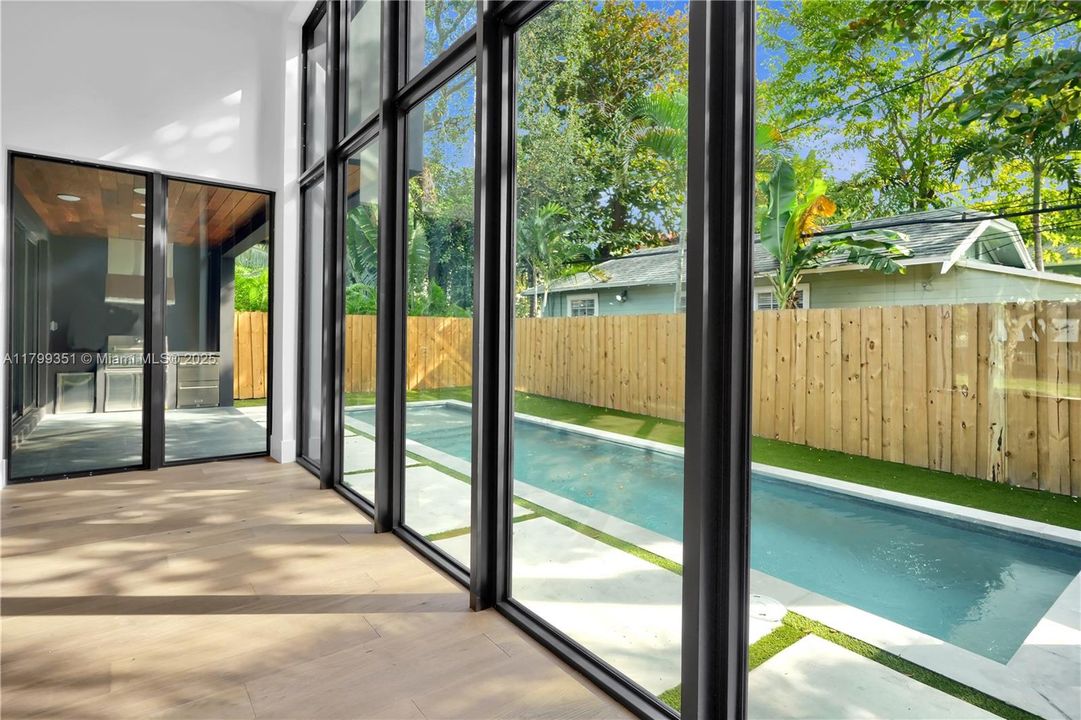 For Sale: $2,799,000 (5 beds, 5 baths, 2870 Square Feet)