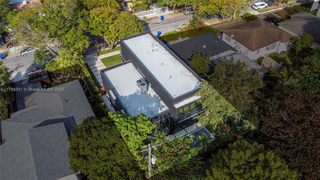 For Sale: $2,799,000 (5 beds, 5 baths, 2870 Square Feet)