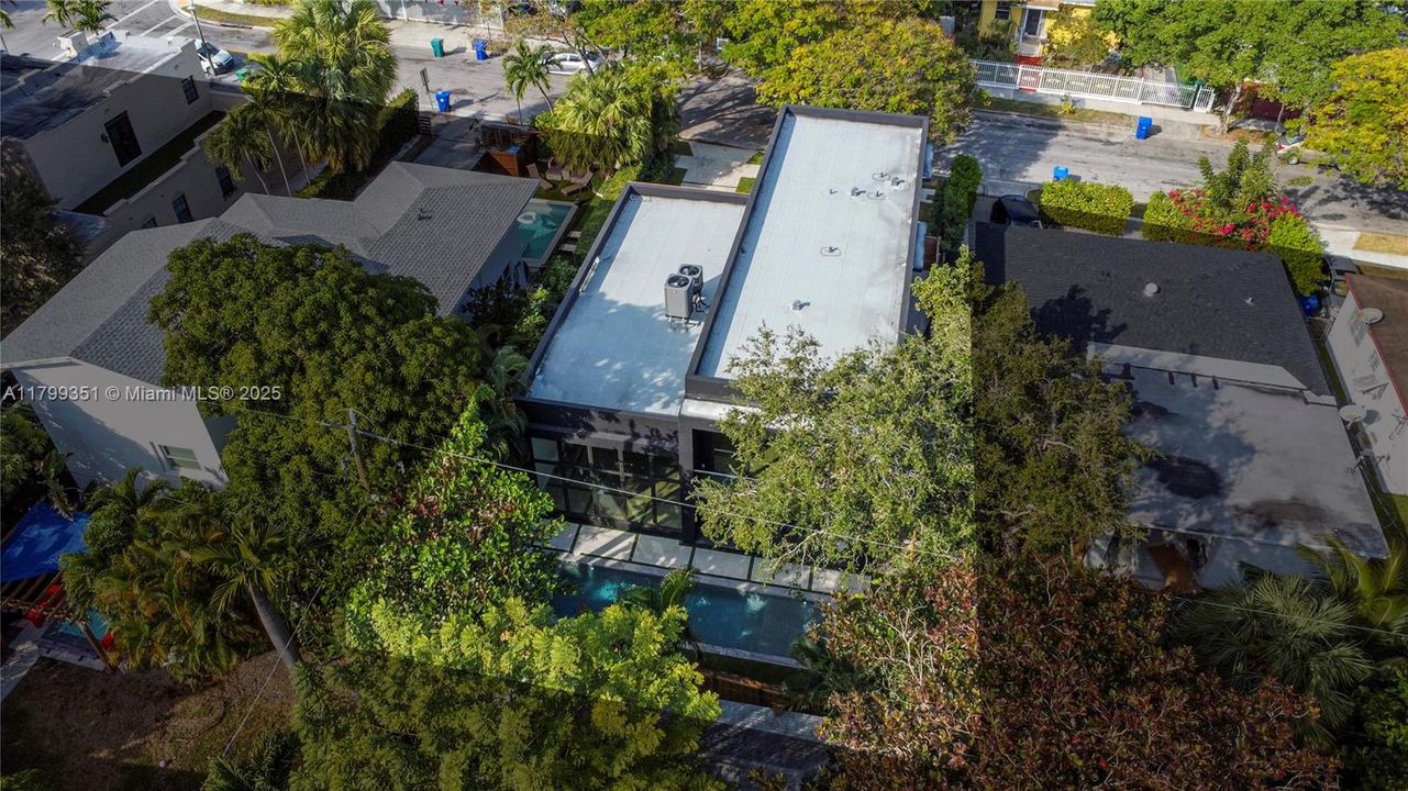 For Sale: $2,799,000 (5 beds, 5 baths, 2870 Square Feet)