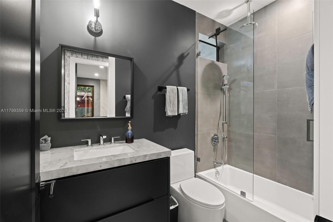 For Rent: $16,000 (5 beds, 3 baths, 1940 Square Feet)