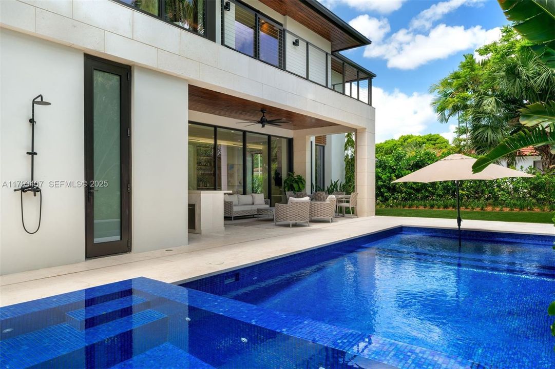 Activo con contrato: $5,000,000 (5 camas, 4 baños, 3944 Pies cuadrados)