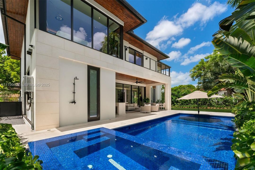 Activo con contrato: $5,000,000 (5 camas, 4 baños, 3944 Pies cuadrados)