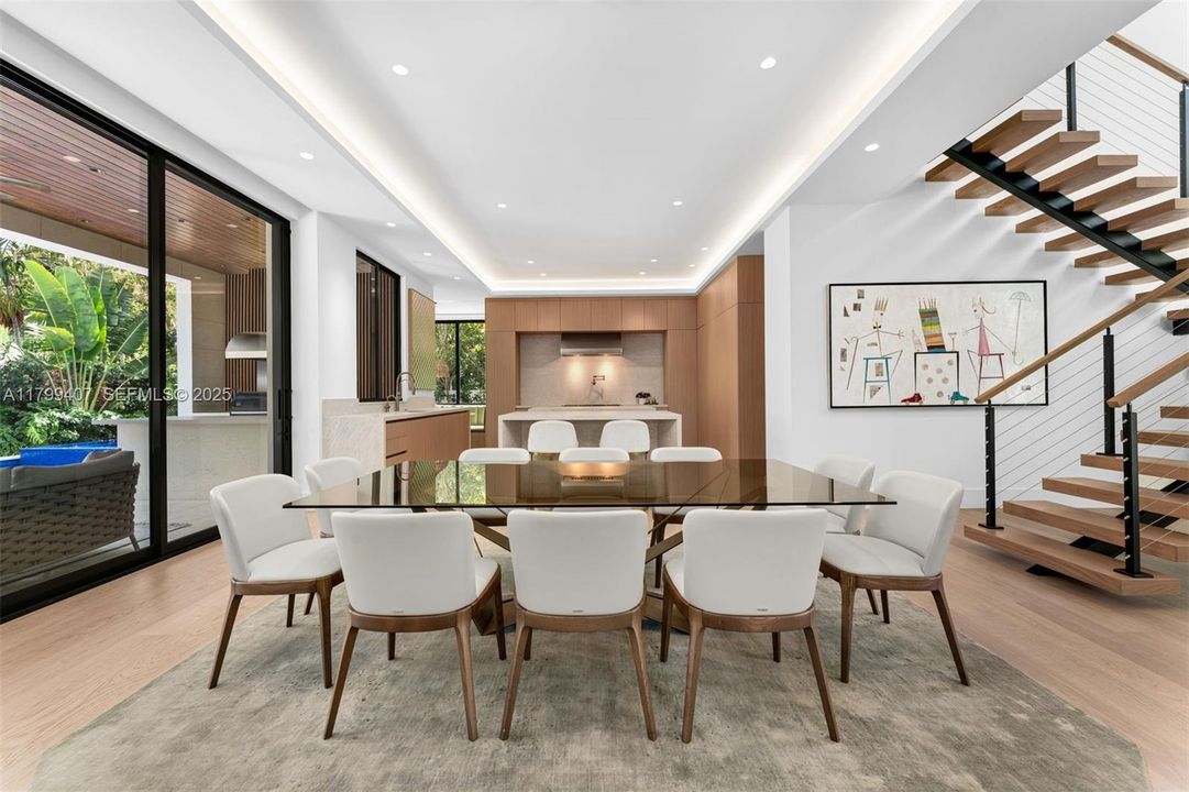 Activo con contrato: $5,000,000 (5 camas, 4 baños, 3944 Pies cuadrados)