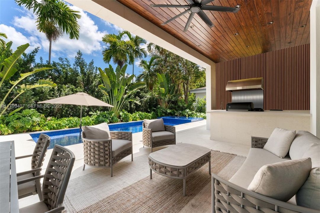 Activo con contrato: $5,000,000 (5 camas, 4 baños, 3944 Pies cuadrados)