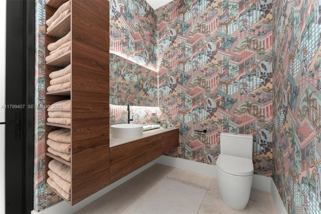 Activo con contrato: $5,000,000 (5 camas, 4 baños, 3944 Pies cuadrados)