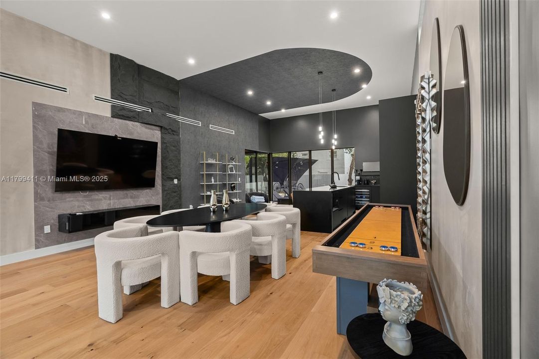 For Sale: $2,080,000 (5 beds, 3 baths, 1940 Square Feet)