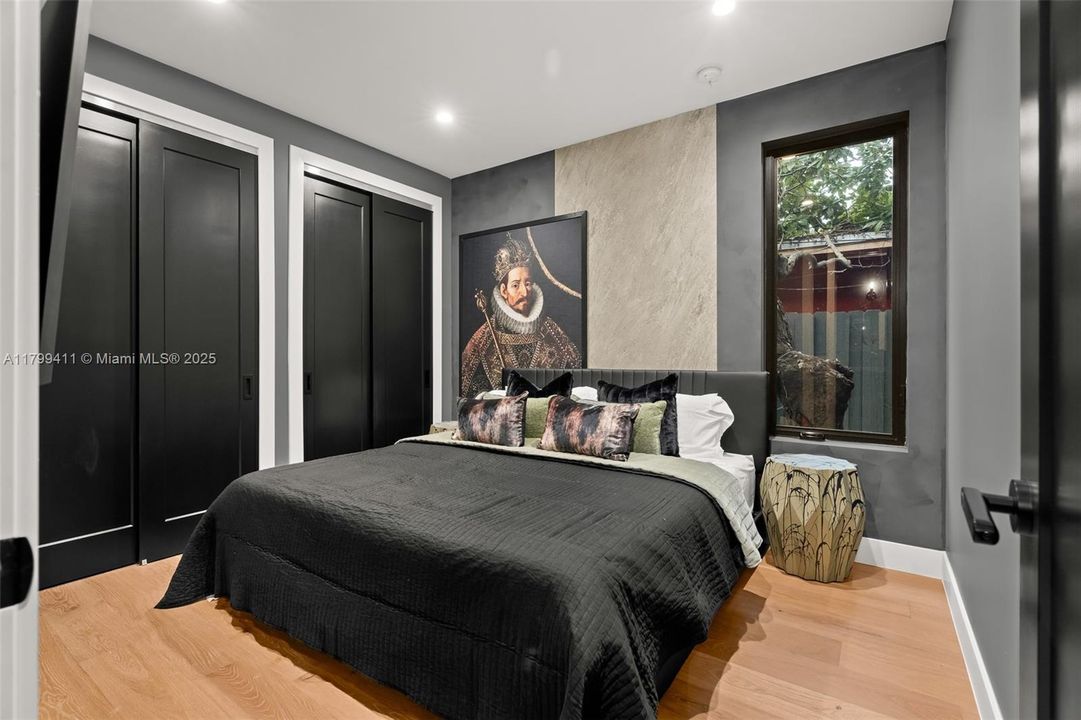 For Sale: $2,080,000 (5 beds, 3 baths, 1940 Square Feet)