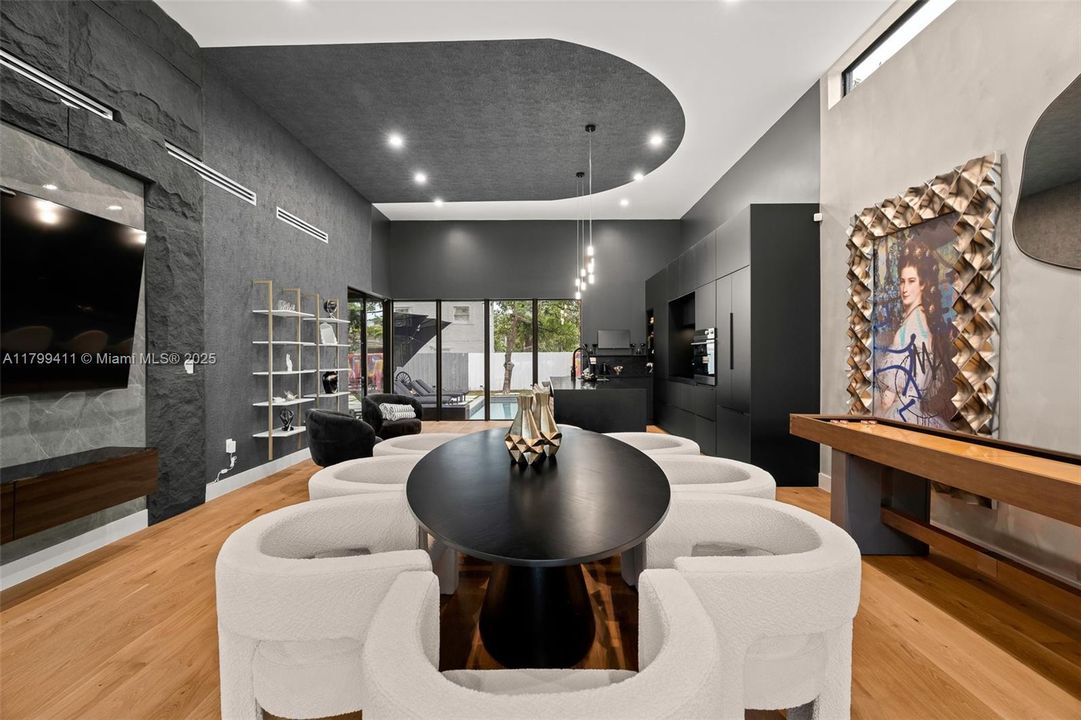 For Sale: $2,080,000 (5 beds, 3 baths, 1940 Square Feet)