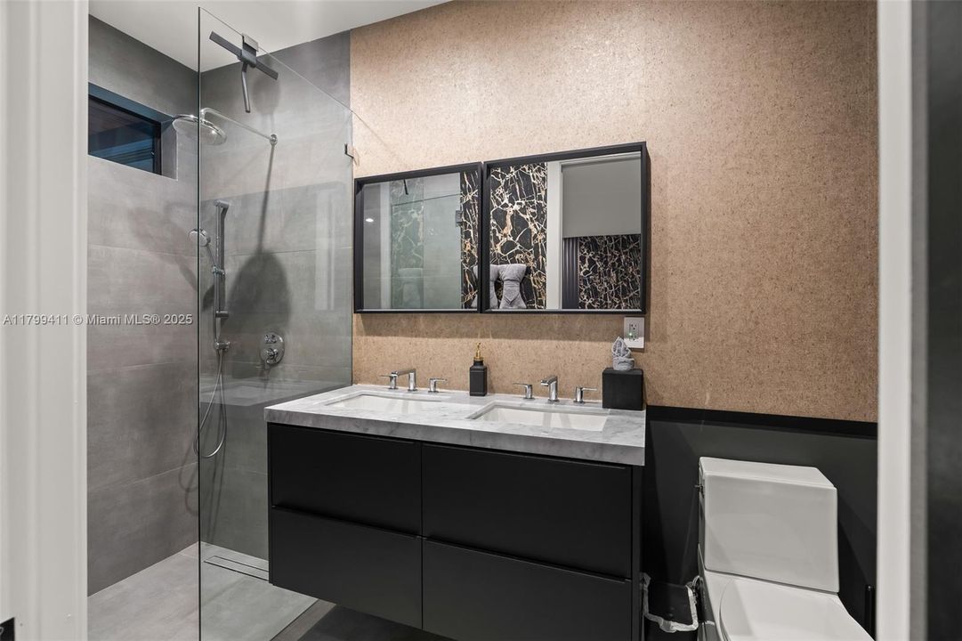 For Sale: $2,080,000 (5 beds, 3 baths, 1940 Square Feet)